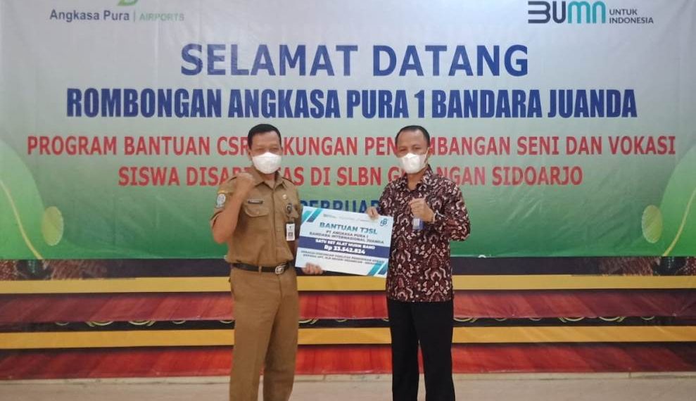 PT Angkasa Pura I Bantu Satu Set Alat Musik Band Untuk Siswa SLBN Gedangan