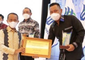 Realisasi Investasi Over Target, Bupati Gresik Dapat Penghargaan dari Menteri Investasi/BKPM