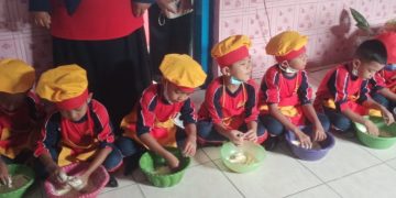 KB TK Dharma Wanita Persatuan Belajar Membuat Ayam Kentaky