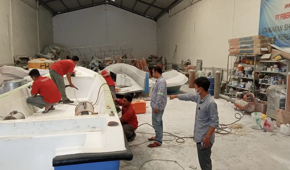 PKL Siswa SMKN 3 Buduran ‘On The Job Training’ Buat Kapal Patroli dan Kapal Wisata