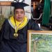 Dengan Kursi Roda, Aam Tuntaskan Studinya di UMG, Diwisuda Bersama 682 Wisudawan Lain