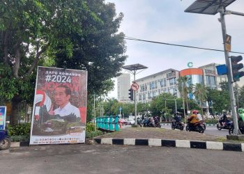 Marak, Baliho ‘2024 Ikut Pak Jokowi’ Terpasang di Surabaya