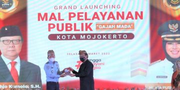 Layani Pemohon Paspor di MPP Mojokerto, Imigrasi Surabaya Diapreasi Menpan-RB