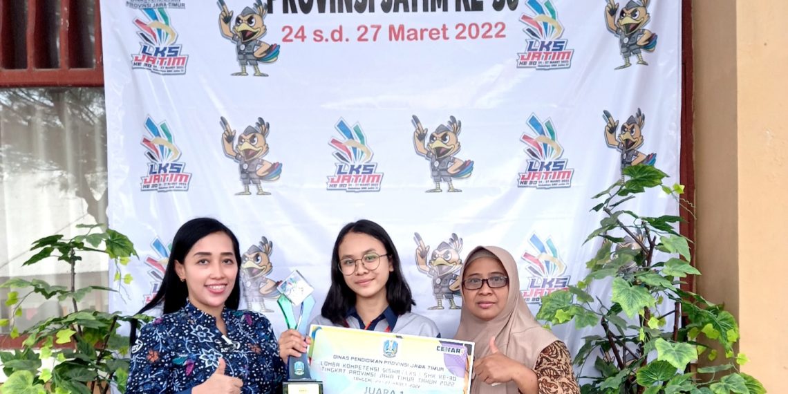 Siswa SMK Farmasi Bina Farma Madiun Keluar Sebagai Juara 1 LKS Dalam Bidang Pharmacy