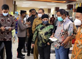 Kinerja DPM PTSP Gresik Moncer, Ditarget Rp 2 M, Realisasikan Pendapatan Rp 5 M