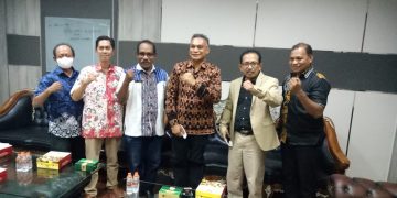 Wakil Ketua DPRD Surabaya A.H Tony saat menemui Bupati Sikka