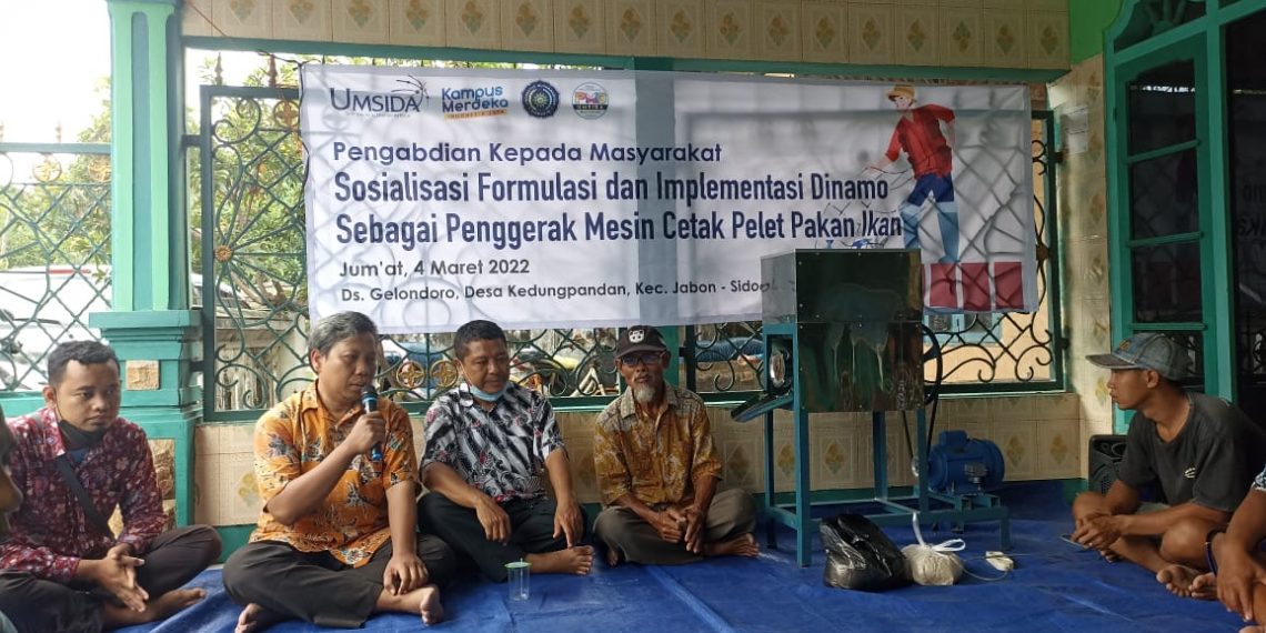 Tim Hibah Abdimas Umsida Implementasikan Mesin Cetak Pelet Ikan Bagi Warga Gelondoro Jabon