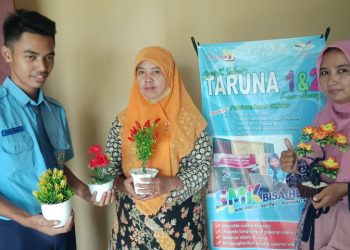 Siswa SMK Istana I Krembung Berwirausaha Bunga Dari Bahan Bekas Omsetnya Mencapai Rp 300 Juta
