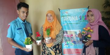 Siswa SMK Istana I Krembung Berwirausaha Bunga Dari Bahan Bekas Omsetnya Mencapai Rp 300 Juta