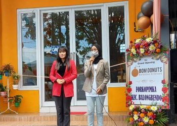 Ingin Jadi Pengusaha Muda, Siswi SMA Negeri 3 Sidoarjo Buka Usaha ‘Bom Donuts’