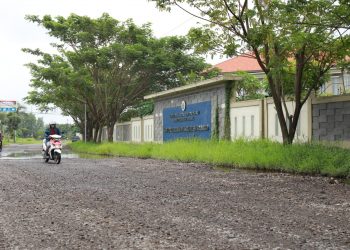 Bupati Sidoarjo Perintahkan Dinas PUBM SDA Segera Perbaiki Jalan Yang Rusak