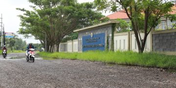 Bupati Sidoarjo Perintahkan Dinas PUBM SDA Segera Perbaiki Jalan Yang Rusak