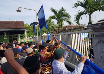 Papan Nama Muhammadiyah di Cluring, Banyuwangi Kembali Tegak Berdiri