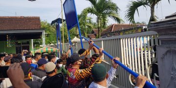 Papan Nama Muhammadiyah di Cluring, Banyuwangi Kembali Tegak Berdiri