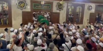 Ribuan Pentakziyah Iringi Jenazah KH Muchtar Djamil