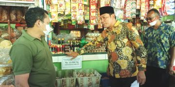 Pemkab Sidoarjo Terus Awasi HET Penjualan Minyak Goreng Pedagang Pasar