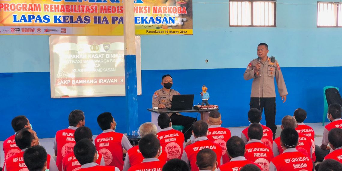 Kasat Binmas Polres Pamekasan Berikan Seminar Motivasi untuk Rehabilitasi Lapas