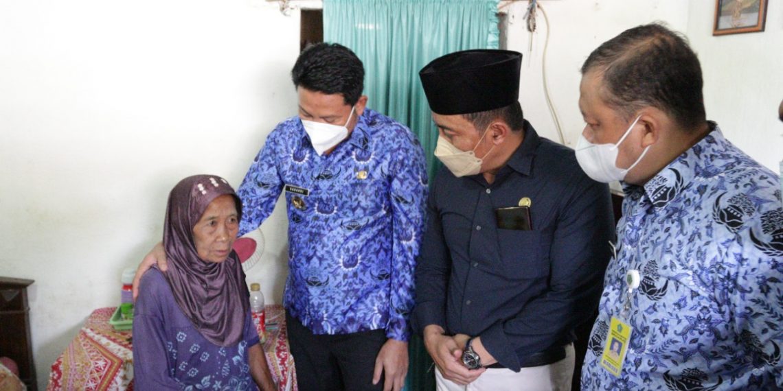 Wakil Bupati Sidoarjo Salurkan Bantuan Warga Kurang Mampu dan ODGJ