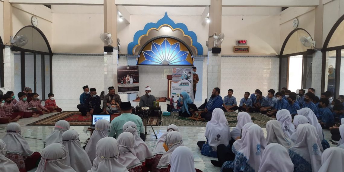 Disimak Langsung Syaikh Subhi dari Mesir, Siswa Perguruan Muhammadiyah Giri Gresik Menghafal Al Qur’an