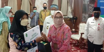 BPJS Ketenagakerjaan dan Pemkab Pamekasan Serahkan Jaminan Kematian Pengawai Non-ASN