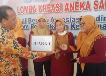 DWP SMA Negeri 4 Sidoarjo Gelar Lomba Kreasi Aneka Sambal Nusantara