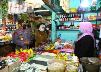 Kapolri Perintah Kapolda Jatim Sebar Satgas Pangan, Cek Stok Minyak Goreng