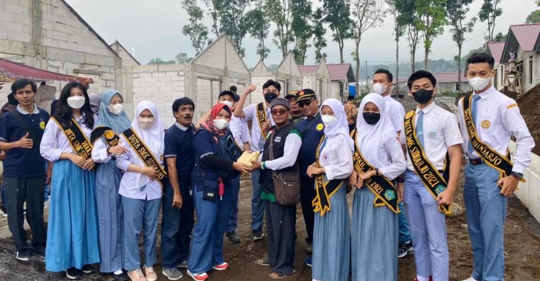 MKKS SMK Swasta Sidoarjo Beri Bantuan Kepada Warga Terdampak Erupsi Gunung Semeru