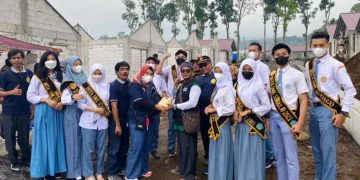 MKKS SMK Swasta Sidoarjo Beri Bantuan Kepada Warga Terdampak Erupsi Gunung Semeru