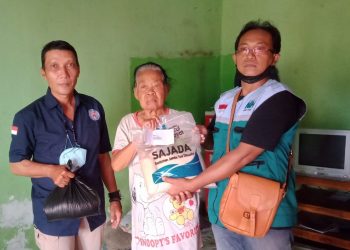 Aksi ‘Sajadah’ Laznas Nurul Hayat dan FRB Sasar Janda Tua Dhuafa Rogojampi