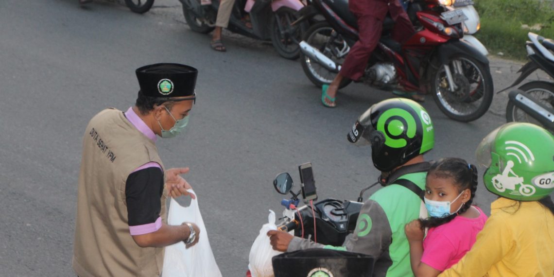 SMK YPM 1 Taman Sidoarjo Peduli Berbagi Sesama 1000 Paket Takjil