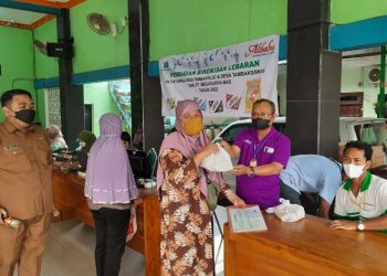 PT Megasurya Mas Berbagi Kebahagian Jelang Lebaran, Bagikan Bingkisan untuk Warga Tambakrejo dan Tambaksawah