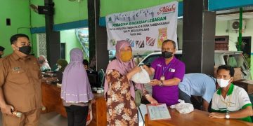 PT Megasurya Mas Berbagi Kebahagian Jelang Lebaran, Bagikan Bingkisan untuk Warga Tambakrejo dan Tambaksawah