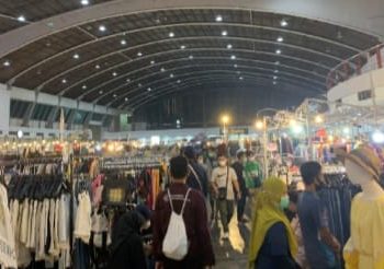 Serunya Berburu Baju Bekas-Berkualitas di Jatim Expo Surabaya