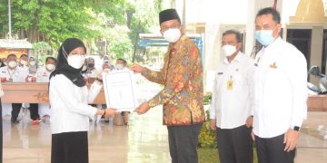 Pemkab Sidoarjo Serahkan 316 SK CPNS Formasi Tahun 2021