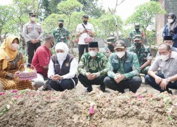 Gubernur Khofifah Takziyah Korban Penembakan KKB Papua