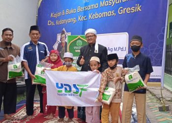 PWI Gresik – YDSF Buka Bersama Warga Kedanyang, Kebomas