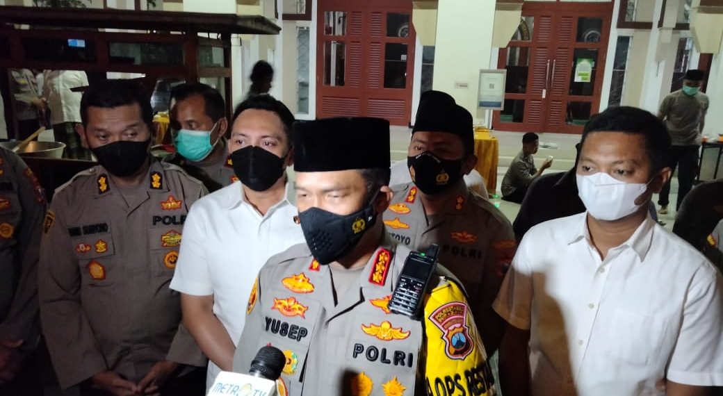 Aksi Demo Mahasiswa, Surabaya Aman-Kondusif, Kapolrestabes Surabaya Sujud Syukur