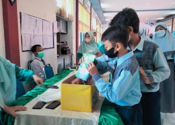 Keren, Siswa SD Berlian Gresik Sedekah Buku saat Ramadan