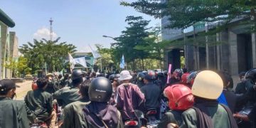 Ratusan Mahasiswa UINSA Surabaya Demo Harga Bapok hingga Penolakan Pemindahan IKN