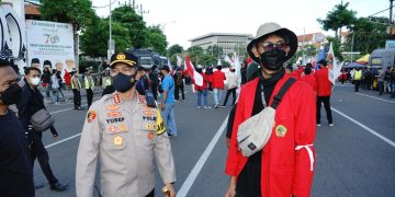 Kapolrestabes Surabaya Kawal Langsung Aksi Demo Mahasiswa di DPRD Jatim, Inilah Tuntuan Lengkapnya