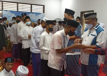 Kadin Gresik Bagikan Paket Sembako untuk Yatim dan Dhuafa