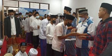 Kadin Gresik Bagikan Paket Sembako untuk Yatim dan Dhuafa