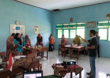 Tim Abdimas Umsida Lakukan Upgrading Visi Sekolah Berbasis Integratif Numerasi dan Religius di SDN Legokulon 1 Kasreman