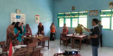 Tim Abdimas Umsida Lakukan Upgrading Visi Sekolah Berbasis Integratif Numerasi dan Religius di SDN Legokulon 1 Kasreman