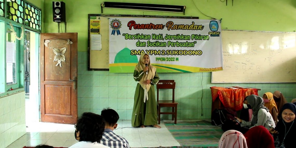 Mahir Public Speaking Melalui Kultum Ramadhan Ala SMA YPM 2 Sukodono