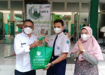 SMP Al Falah Deltasari Gelar Bakti Sosial Serahkan 258 Paket Sembako