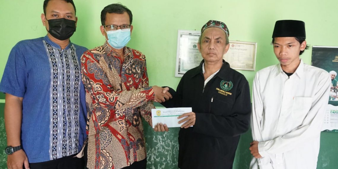 Spontanitas Donasi SMP PGRI 1 Buduran Bagi-Bagi Uang Takjil ke Ponpes Sekitarnya