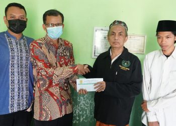 Spontanitas Donasi SMP PGRI 1 Buduran Bagi-Bagi Uang Takjil ke Ponpes Sekitarnya