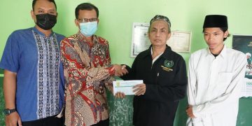 Spontanitas Donasi SMP PGRI 1 Buduran Bagi-Bagi Uang Takjil ke Ponpes Sekitarnya