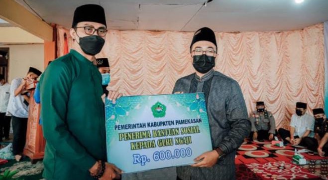 Safari Ramadan, Bupati Pamekasan Salurkan Bantuan untuk Guru Ngaji